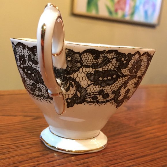 Royal Albert, Senorita, teacup & saucer - Picture 9 of 9
